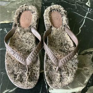 authentic Ugg fluffie 2 shearling cocoa flip flops size 7